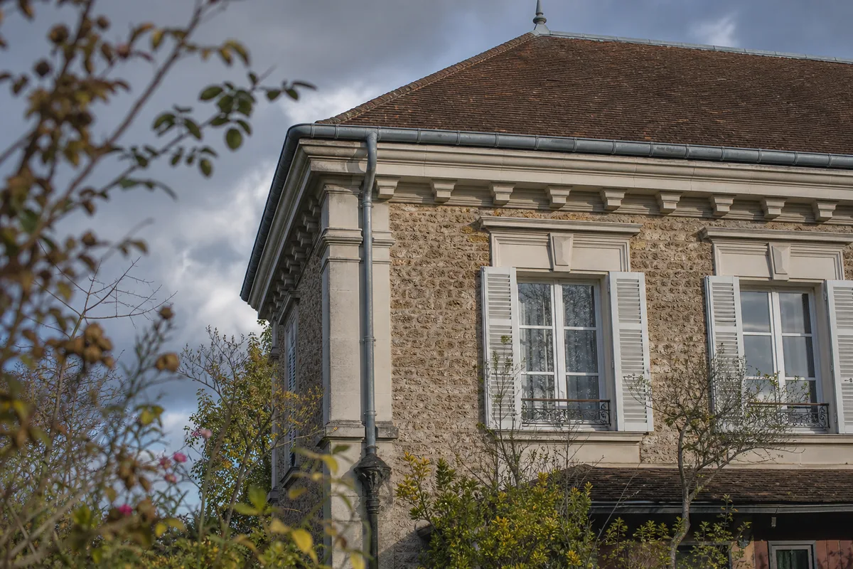 Gouttière 78 : pose et réparation de gouttières Yvelines
